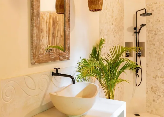 Villa Bambu Cinta - Luxury Eco Bamboo & Lemuria - Luxury Jungle Retreat