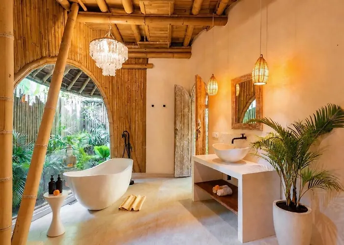 Villa Bambu Cinta - Luxury Eco Bamboo & Lemuria - Luxury Jungle Retreat *