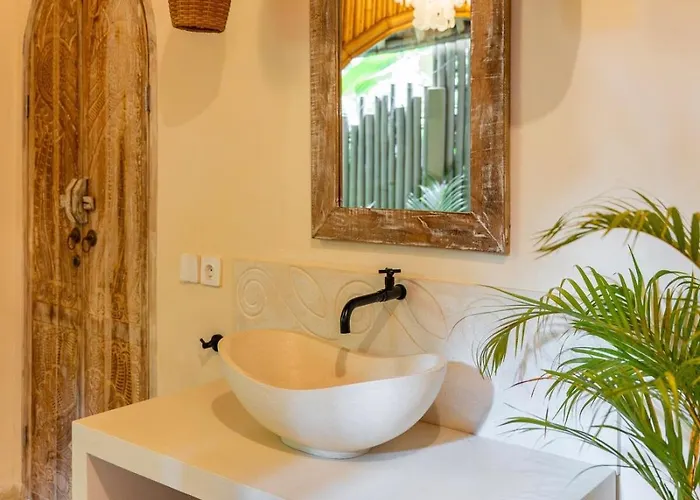 Villa Bambu Cinta - Luxury Eco Bamboo & Lemuria - Luxury Jungle Retreat
