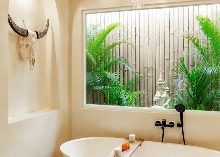 Bambu Cinta - Luxury Eco Bamboo & Lemuria - Luxury Jungle Retreat Villa *