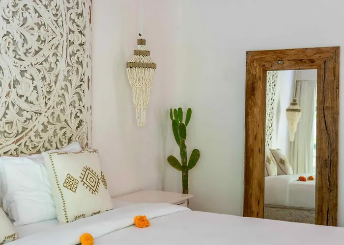 Villa Bambu Cinta - Luxury Eco Bamboo & Lemuria - Luxury Jungle Retreat *