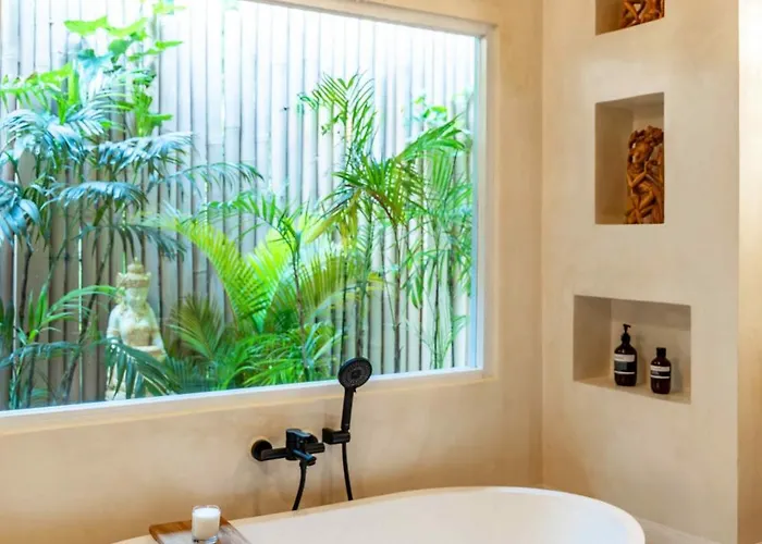 Bambu Cinta - Luxury Eco Bamboo & Lemuria - Luxury Jungle Retreat